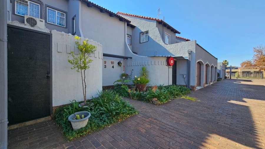 2 Bedroom Property for Sale in Potchefstroom North West